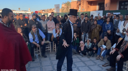 سفير بريطانيا يتحول لحكواتي بمراكش