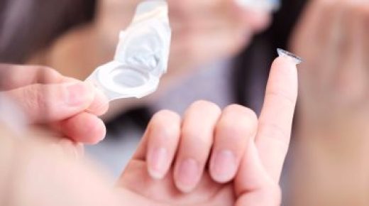 هناك قواعد أمان يجب اتباعها أثناء ارتداء العدسات اللاصقة
