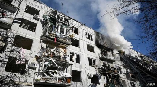 Firefighters work on a fire on a building after bombings on the eastern Ukraine town of Chuguiv on February 24, 2022, as Russian armed forces are trying to invade Ukraine from several directions, using rocket systems and helicopters to attack Ukrainian position in the south, the border guard service said. - Russia's ground forces on Thursday crossed into Ukraine from several directions, Ukraine's border guard service said, hours after President Vladimir Putin announced the launch of a major offensive. Russian tanks and other heavy equipment crossed the frontier in several northern regions, as well as from the Kremlin-annexed peninsula of Crimea in the south, the agency said. (Photo by Aris Messinis / AFP)