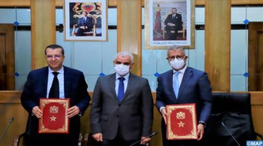 توقيع اتفاقيتي شراكة لتحسين خدمات النقل السككي والطرق لفائدة العاملين بقطاع الصحة العمومي