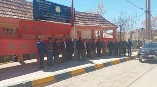 إقليم بولمان:موظفو جماعة ايموزار مرموشة يستنكرون الإعتداء على رئيس الجماعة