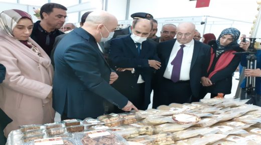 تازة: توزيع 25حافلة للنقل المدرسي على الجماعات الترابية وإفتتاح المعرض الاقليمي للصناعة التقليدية والمنتجات الفلاحية.