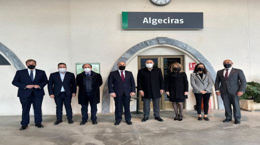 عمدة مدينة طنجة يقوم بزيارة مدينة الجزيرة الخضراء الإسبانية
