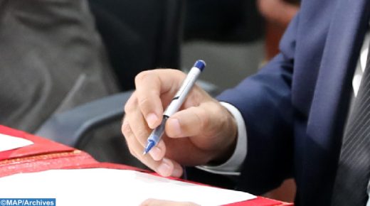 التوقيع على اتفاقية – إطار لتطوير الخدمات الاجتماعية المقدمة للشغيلة الصحية العاملة بالقطاع العمومي.