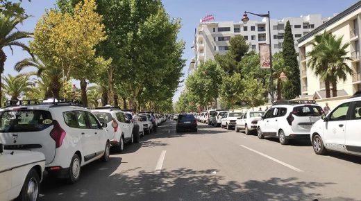 انطلاق عملية تسجيل سائقي سيارات الأجرة بصنفيها الأول والثاني للراغبين في الحصول على بطاقة السائق المهني