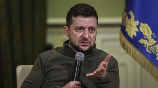 فولوديمير زيلينسكي يأمر بإنهاء سفر الروس إلى بلاده بدون تأشيرة دخول