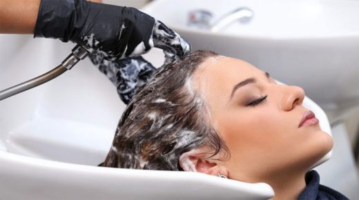 كم عدد المرات التي يجب فيها غسل الشعر بالماء أسبوعيا.