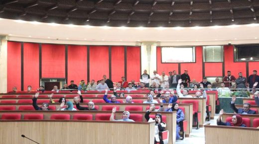 مجلس جماعة طنجة يخصص ميزانية بقيمة 250 مليون لتمويل مشاريع تأهيل الأحياء الناقصة التجهيز.