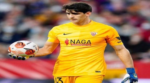إتفاق بين المدرب جولين لوبيتيغي ولاعبه ياسين بونو بعدم المشاركة في المباراة