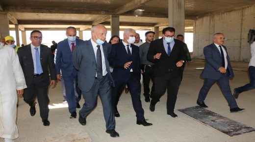 خالد آيت الطالب في زيارة ورش بناء المركز الاستشفائي الإقليمي لوزان.