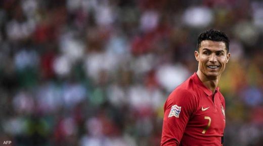 تقرير يكشف عن احتمالية انتقال النجم البرتغالي كريستيانو رونالدو إلى أحد عمالقة أوروبا.