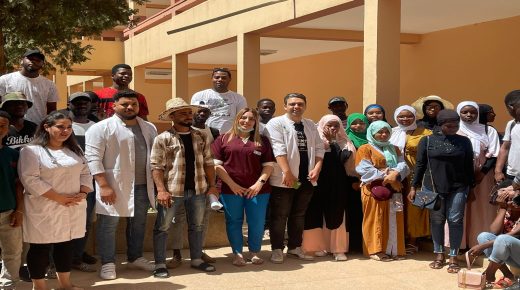 جمعيات وأطباء يشاركون في حملة طبية مجانية للطلبة الأفارقة بجامعة وجدة