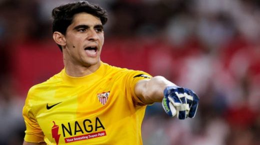 ياسين بونو يفوز بأول جائزة أفضل لاعب أفريقي في لاليغا سانتاندير.