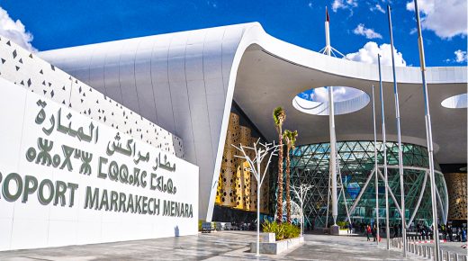 توسيع مطارات كل من مدن طنجة ومراكش وأكادير للرفع من طاقتها الإستيعابية بغية تخفيف الضغط عليها.
