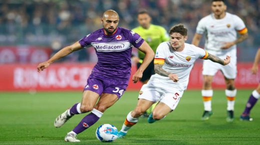 FLORENCE, ITALY - MAY 09: Sofyan Amrabat of ACF Fiorentina controls the ball during the Serie A match between ACF Fiorentina and AS Roma at Stadio Artemio Franchi on May 9, 2022 in Florence, Italy. (Photo by Matteo Ciambelli/vi/DeFodi Images via Getty Images)