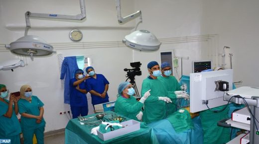 المركز الاستشفائي بمكناس ينظم قافلة للجراحة الصدرية المعقدة باستعمال تقنية المنظار الصدري بمساعدة الفيديو.