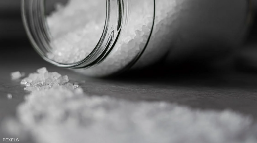 إضافة القليل من الملح للطعام قد يكون له فوائد محتملة لبعض الأشخاص الذين يعانون من قصور القلب.