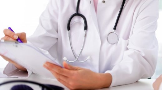 طلبة الطب يهددون بمقاطعة مفتوحة للدخول الجامعي المقبل.
