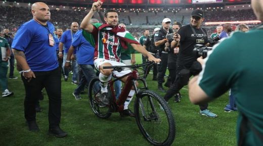 المهاجم البرازيلي فريد ينهي مسيرته الاحترافية التي استمرت 19 عاما.