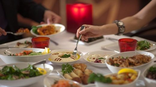 تنظيم ورشة طبخ للتعريف بالمطبخ الإسرائيلي وأطباقه التقليدية والمتنوعة.