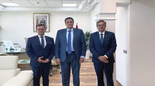 رئيس مجلس جهة طنجة تطوان الحسيمة يناقش إمكانية وضع إطار للتعاون والشراكة بين جهة الشمال ومحافظات من بولونيا.