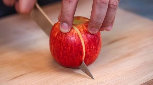 تناول تفاحة يوميا يمكن أن يساعد في محاربة الاكتئاب.