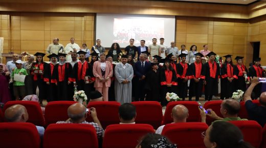 المديرية الإقليمية بوجدة تُقيم حفل التميز وتوزع جوائز قيمة على التلاميذ المتفوقين (صور خاصة)