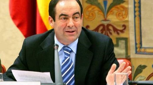وزير الدفاع الإسباني الأسبق يشيد مبادرة الحكم الذاتي المقدمة من طرف المغرب لتسوية الخلاف المفتعل حول الصحراء المغربية
