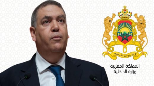وزارة لفتيت تدعو لخفض الصبيب ومنع سقي المساحات الخضراء وغسل السيارات والشوارع بالمياه الصالحة للشرب.