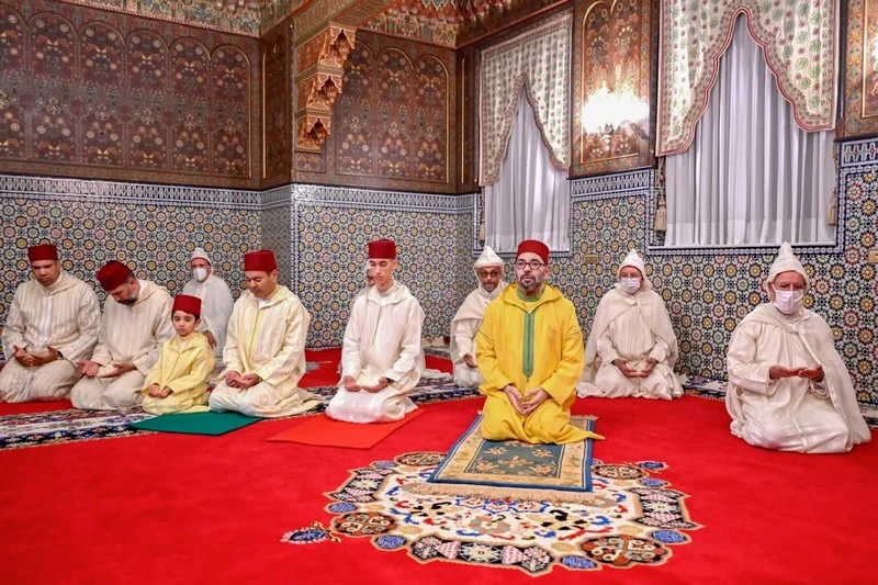 الملك محمد السادس يؤدي صلاة عيد الاضحى المبارك