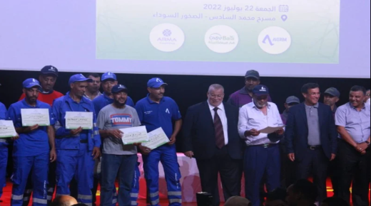 جماعة الدار البيضاء تكرم عمال النظافة.