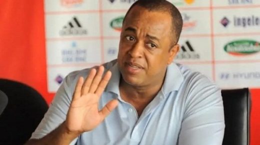سعيد الناصري يحسم ملفات تمديد عدد من لاعبيه .