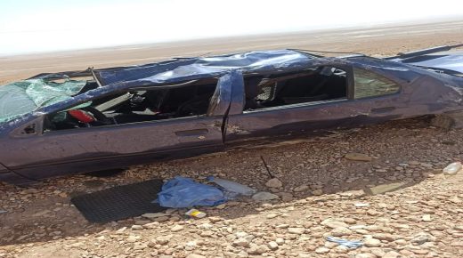 مـؤثـر: سفر عائلة ينتهي بفاجعة مؤلمة بعد وفاة أفراد منها وإصابة آخرين في حادث انقلاب سيارة خفيفة