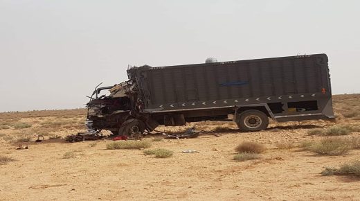 اصطدام شاحنتين يخلف قتيلا و جريح في حالة حرجة