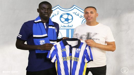 إتحاد طنجة ينعاقد مع المهاجم السينغالي نغاني ديمبا فال