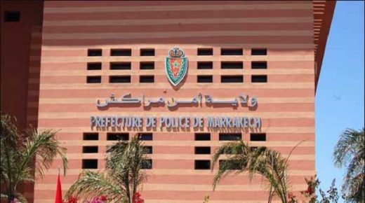 أمن مراكش يتفاعل مع مقطع فيديو يظهر قيام سيدة بتصوير عناصر الشرطة أثناء عملية توقيف أحد الأشخاص