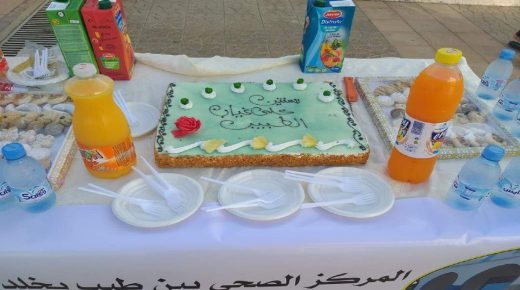 سكان جماعة ابن طيب يحتجون بطريقة فريدة على عدم وجود طبيب بالمركز الصحي