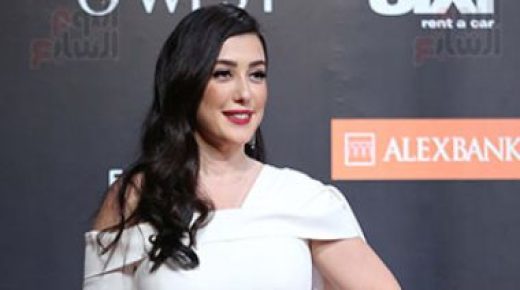 كندة علوش: ” الصحفي لقطها من غير ما أخد بالي كنت تلقائية أوي ومكنتش مركزة”