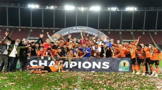 فريق نهضة بركان يتوج بكأس السوبر الإفريقي للمرة الأولى في تاريخه