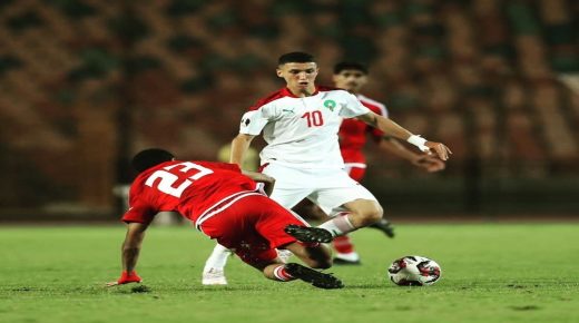 وليد الركراكي يستعين بخدمات نجم نادي جينك البلجيكي