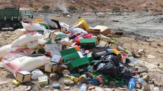حجز واتلاف مواد غدائية فاسدة