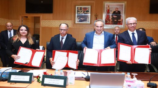 مراكش : توقيع اتفاقية بين جهة مراكش- آسفي ومجموعة المكتب الشريف للفوسفاط تروم تحفيز التنمية بهذه الجهة.