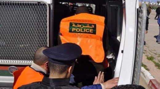 توقيف أربعة أشخاص في قضية تتعلق بالسرقة والضرب والجرح والتشهير والشغب المرتبط بالرياضة.