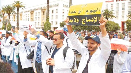 لقاء يناقش الأساتذة المتعاقدين والإضرابات التي يخوضونها.
