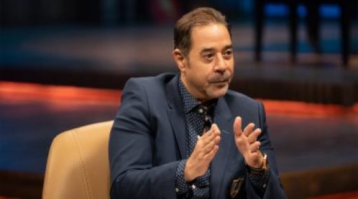 مدحت صالح : “كان عندى رغبة أقدم كل أشكال الغناء، وكنت عايز أغنى قصيدة (يوميات رجل مهزوم)
