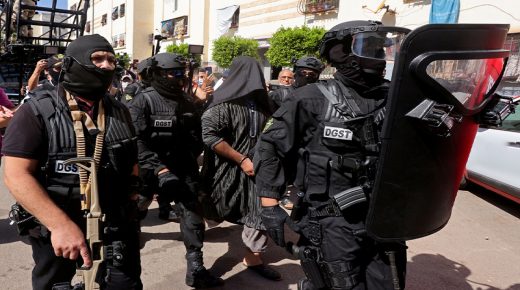 توقيف خمسة أشخاص موالين لتنظيم “داعش” الإرهابي