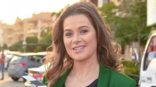 سرا اللوزى تحتفي بانتهاء تصوير فيلم “جروب الماميز”