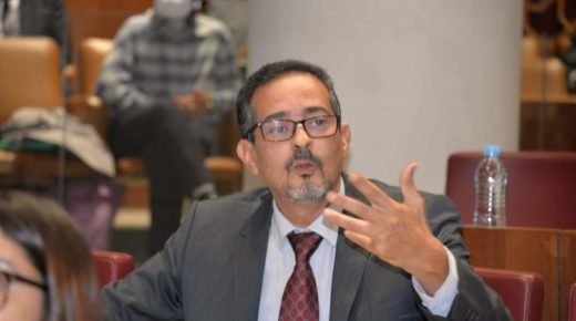 المهاجري يضع استقالته من اللجنة الداخلية والجماعات الترابية والسكنى وسياسة المدينة بالغرفة الأولى.