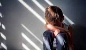 التواصل بالعين يمكن أن يكون علامة منبهة لإصابة طفلك بالتوحد.