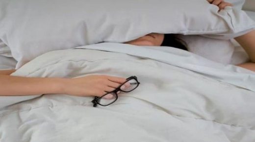 الإفراط في النوم عواملُ يمكن أن تزيدَ من خطر الإصابة بالغلوكوما